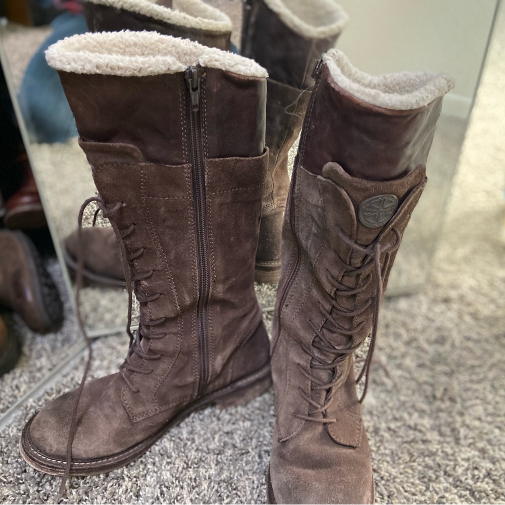 Cozy Brown Lace-Up Women's Boots